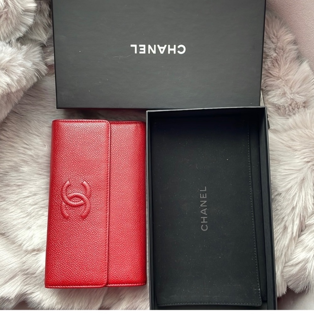 Authentic Chanel caviar red  clutch / wallet in pristine condition. - Picture 8 of 11